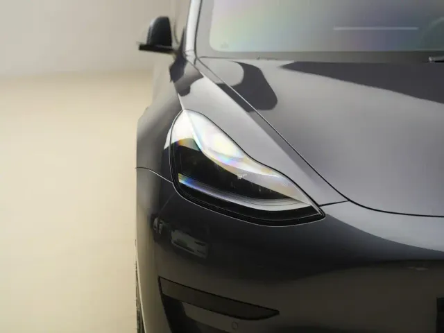 Tesla Model 3 — Фото автомобиля 11