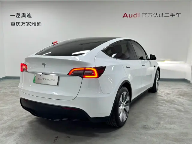 Tesla Model Y — Фото автомобиля 7