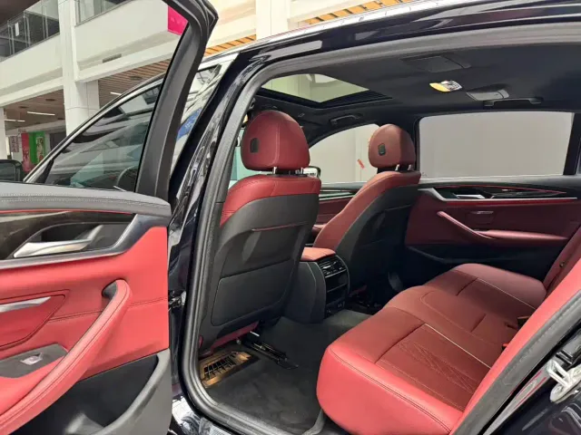 BMW 5 Series — Фото автомобиля 12