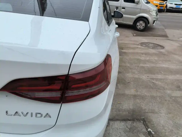 Volkswagen Lavida — Фото автомобиля 23