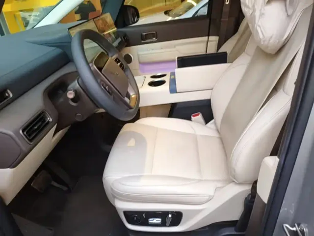 Li Auto MEGA — Фото автомобиля 10