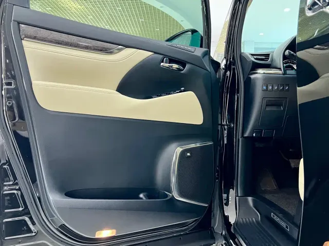 Toyota Alphard — Фото автомобиля 22
