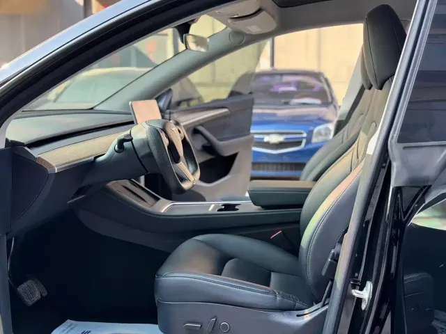 Tesla Model Y — Фото автомобиля 4