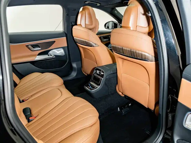 Mercedes-Benz E-Class — Фото автомобиля 21