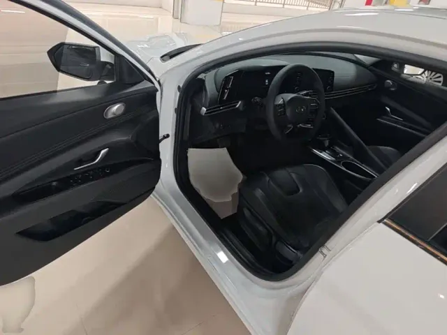 Hyundai Elantra — Фото автомобиля 15