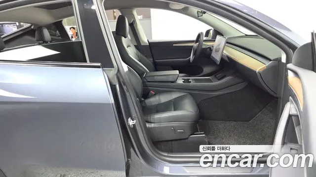 Tesla Model Y — Фото автомобиля 26