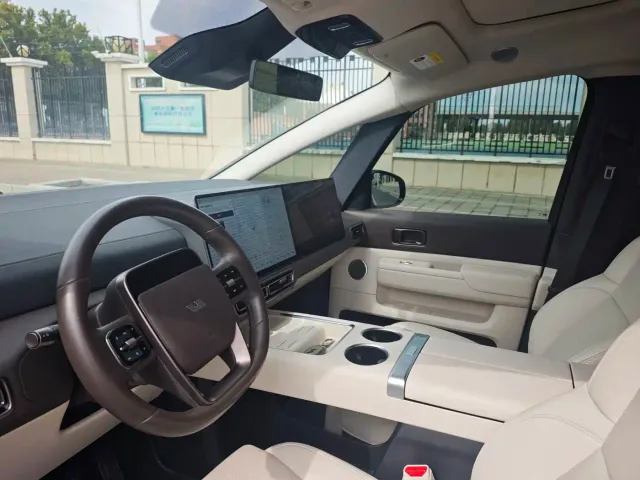 Li Auto MEGA — Фото автомобиля 14