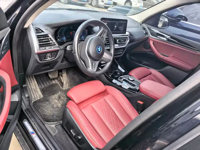 BMW iX3 — Фото автомобиля 10