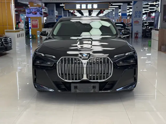 BMW 7 Series — Фото автомобиля 2