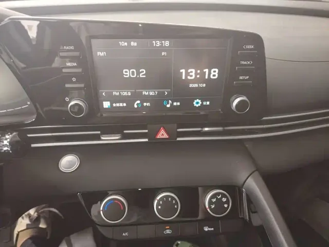 Hyundai Elantra — Фото автомобиля 12