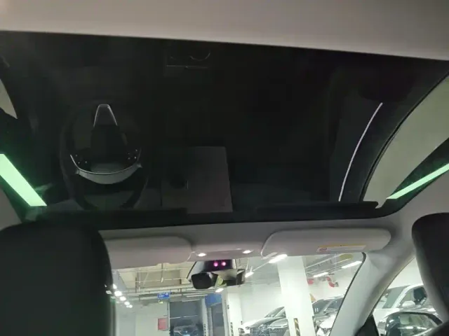 Tesla Model 3 — Фото автомобиля 17
