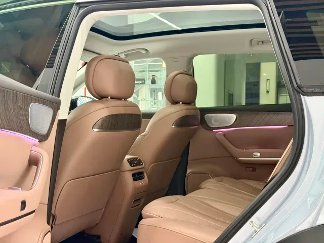 Leapmotor C11 — Фото автомобиля 12