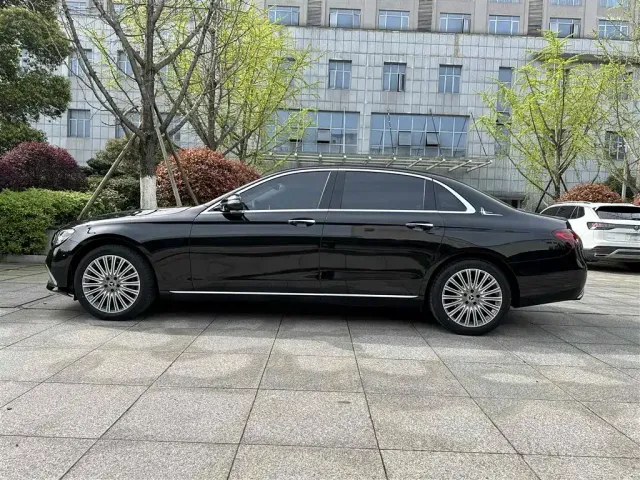Mercedes-Benz E-Class — Фото автомобиля 12