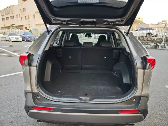 Toyota RAV4 — Фото автомобиля 6