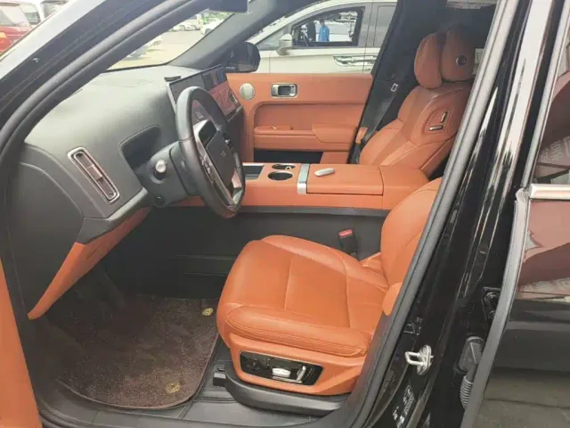 Li Auto L7 — Фото автомобиля 10