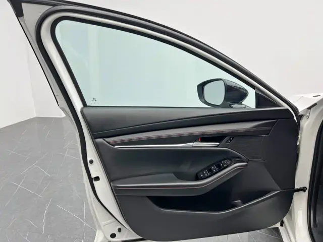 Mazda Axela — Фото автомобиля 12