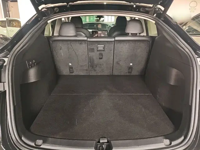 Tesla Model Y — Фото автомобиля 18