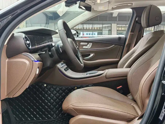 Mercedes-Benz E-Class — Фото автомобиля 18