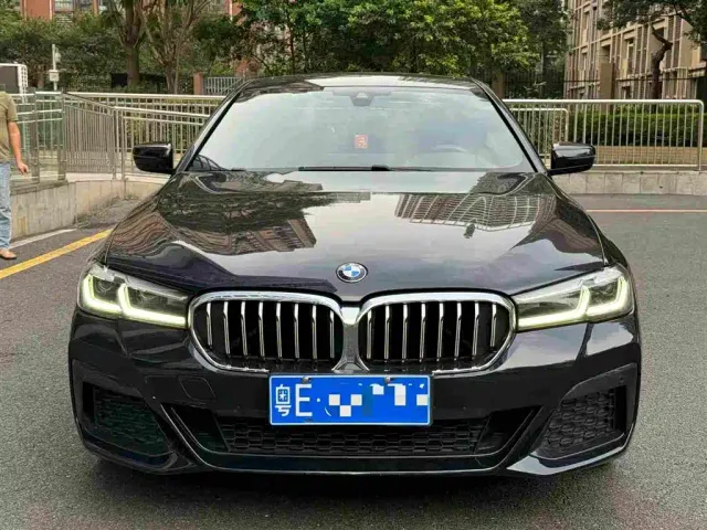 BMW 5 Series — Фото автомобиля 3