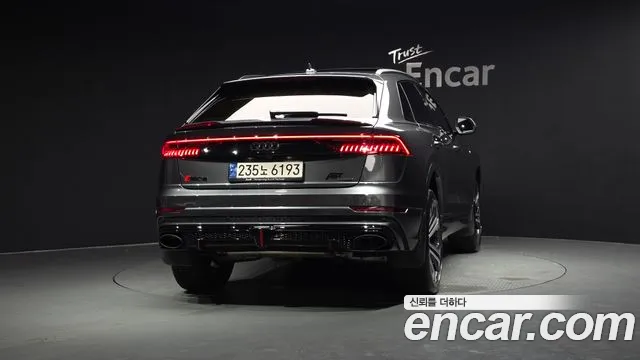 Audi Q8 55 TFSI quattro Premium — Фото автомобиля 4