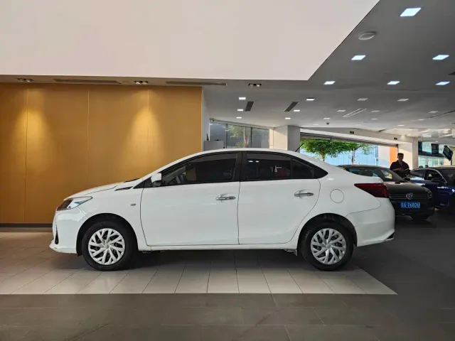 Toyota Vios — Фото автомобиля 6