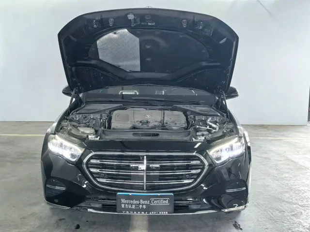 Mercedes-Benz E-Class — Фото автомобиля 2