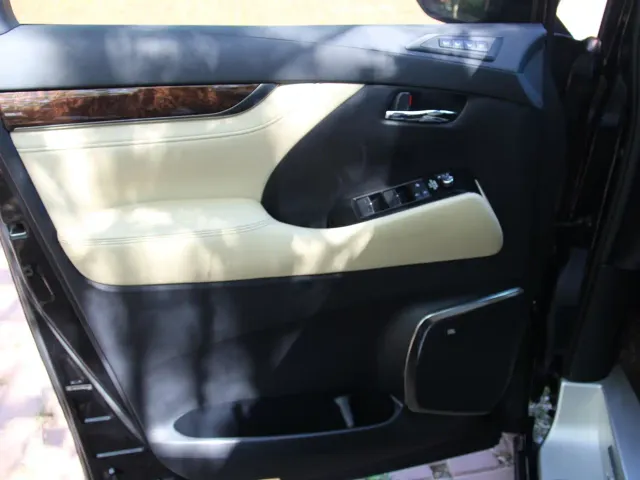 Toyota Alphard 2021 Hybrid 2.5L Luxury — Фото автомобиля 10