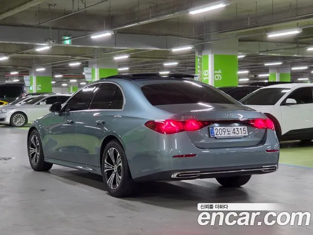 Mercedes-Benz E-Class — Фото автомобиля 4