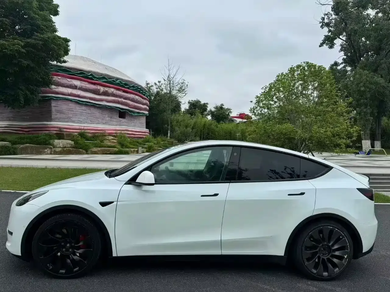 Tesla Model Y 2022 Performance High-Performance All-Wheel Drive Version — Фото автомобиля 6