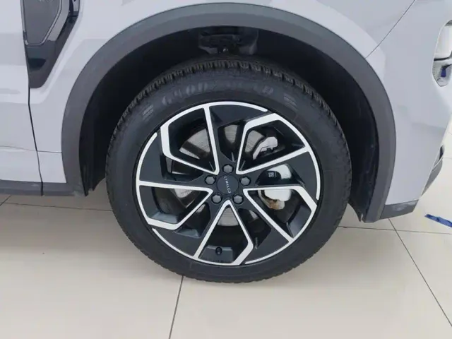 Lynk & Co Lynk & Co 01 EM-P 2023 1.5TD EM-P PM — Фото автомобиля 6