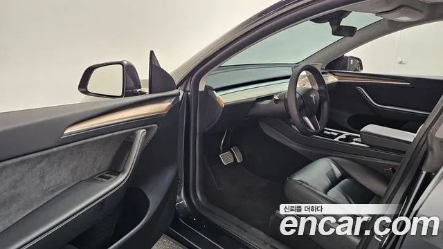 Tesla Model Y — Фото автомобиля 15