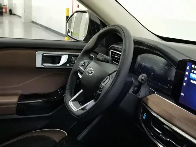 Ford Explorer — Фото автомобиля 22