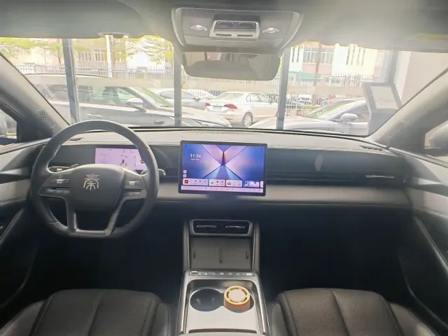 BYD Qin L — Фото автомобиля 11