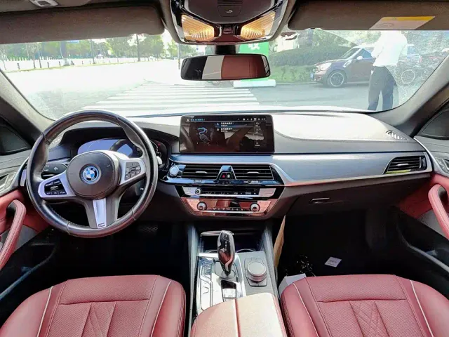 BMW 5 Series — Фото автомобиля 10