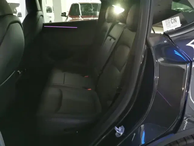 Tesla Model Y — Фото автомобиля 16