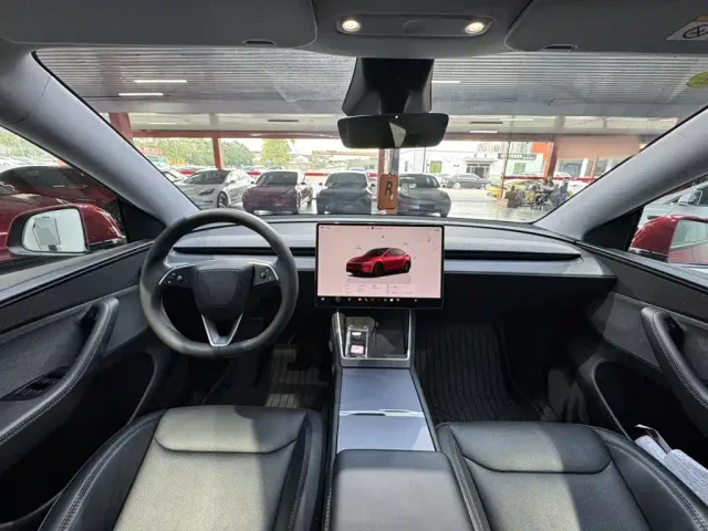 Tesla Model Y — Фото автомобиля 9