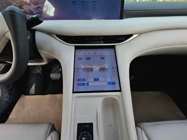 IM Motors LS6 — Фото автомобиля 19
