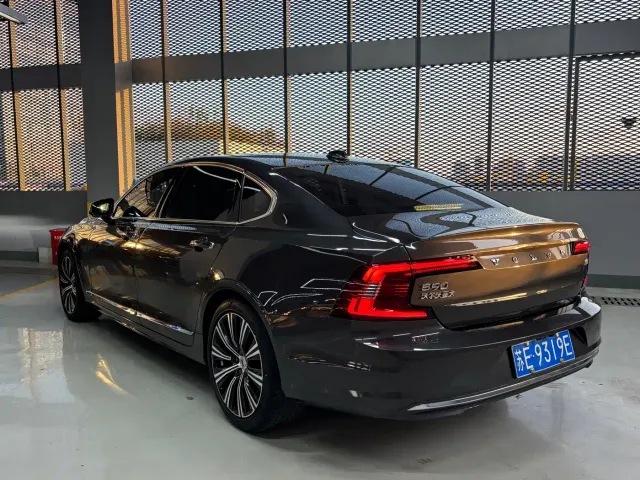 Volvo S90 — Фото автомобиля 11