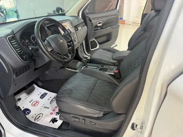 Mitsubishi Outlander — Фото автомобиля 7