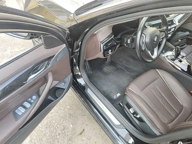 BMW 5 Series — Фото автомобиля 15