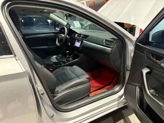 Skoda Superb — Фото автомобиля 9