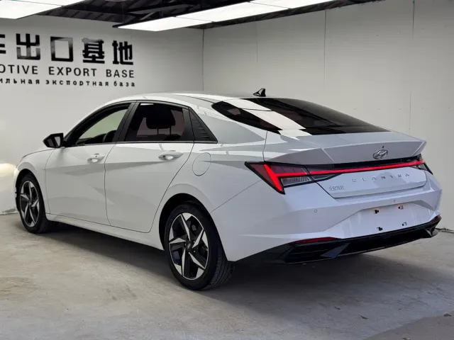 Hyundai Elantra — Фото автомобиля 4