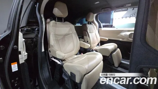 Toyota Sienna — Фото автомобиля 11