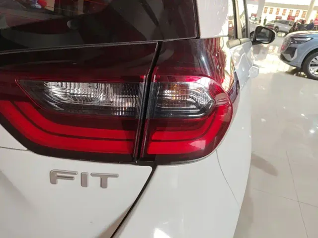 Honda Fit — Фото автомобиля 7