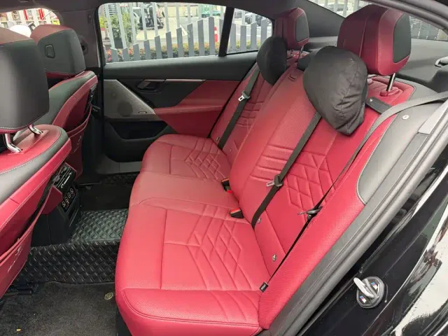 BMW 5 Series — Фото автомобиля 12