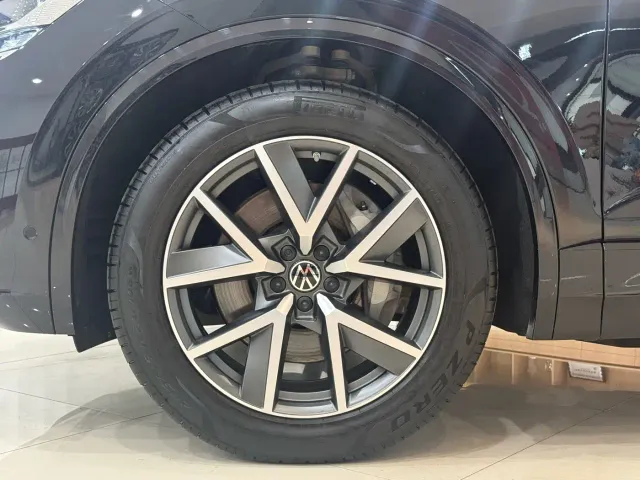 Volkswagen Touareg — Фото автомобиля 11