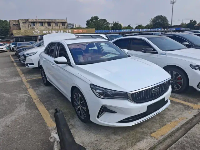Geely Emgrand — Фото автомобиля 3