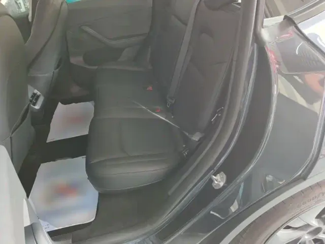 Tesla Model Y — Фото автомобиля 16