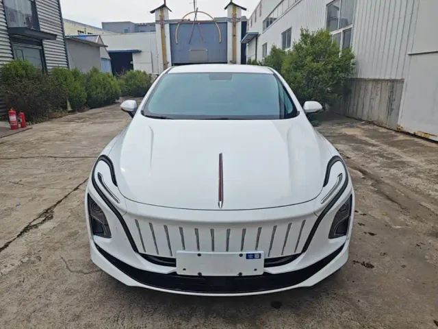 Hongqi E-QM5 — Фото автомобиля 2