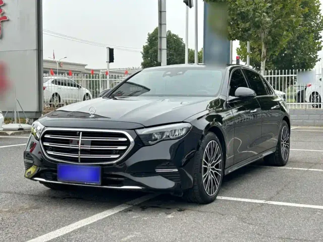 Фотография автомобиля — Mercedes-Benz E-Class